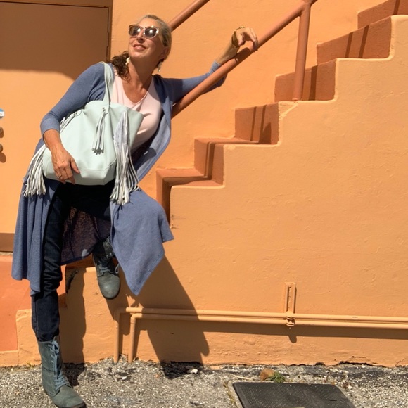 Meet your Posher, Lynette - Picture 3 of 16